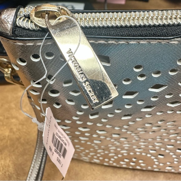 NWT Victoria’s Secret Rose Gold Laser Cut Wristlet Pouch Clutch Bag - Picture 8 of 12